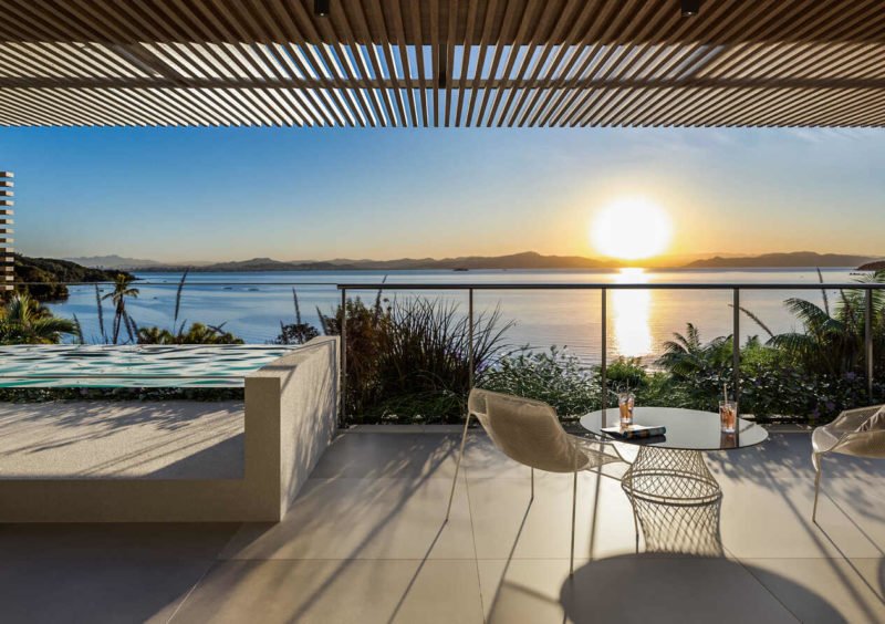 Vista da sacada com piscina privativa